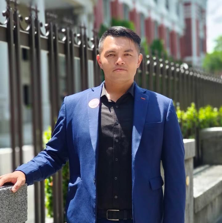 施偉政 大頭照