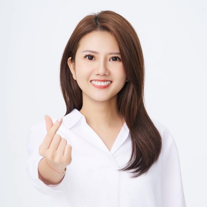 簡伊翎 大頭照